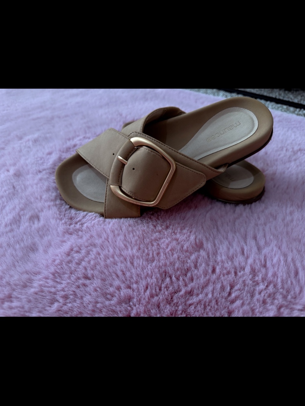 ✨Women’s Tan Sandals with gold Buckle